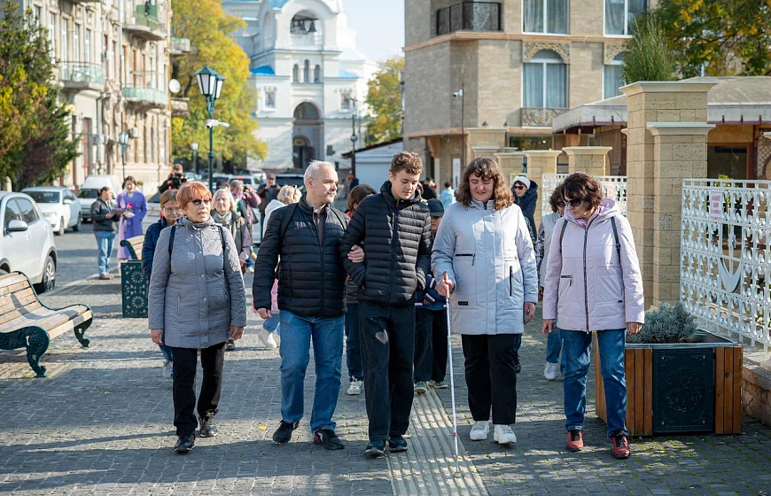 В Евпатории провели первую экскурсию для незрячих и слабовидящих людей